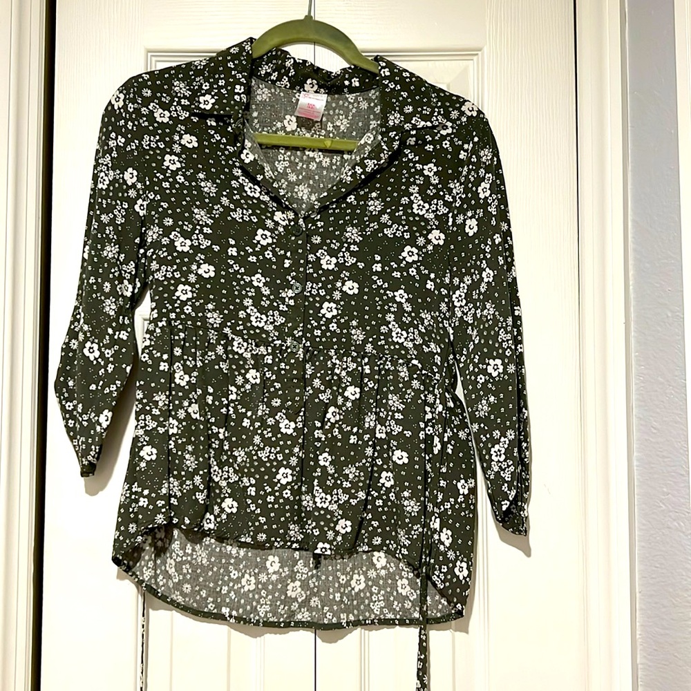No Boundaries 3/4 Sleeve Shirt Green Floral Juniors size 3-5 (Fits like Small)